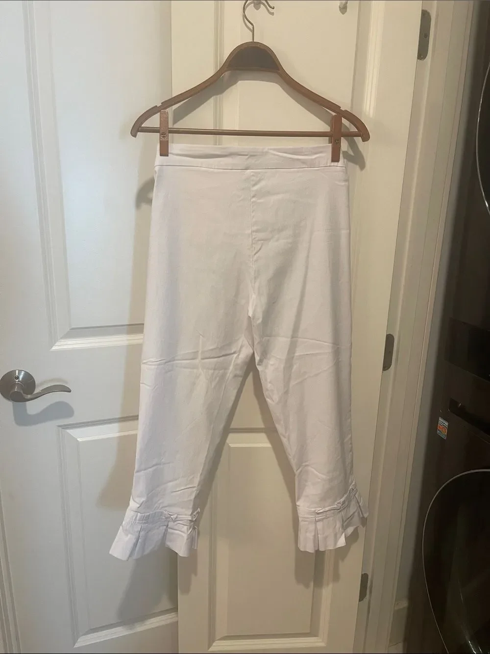 White Women's Ruffle Hem Capri Jeans